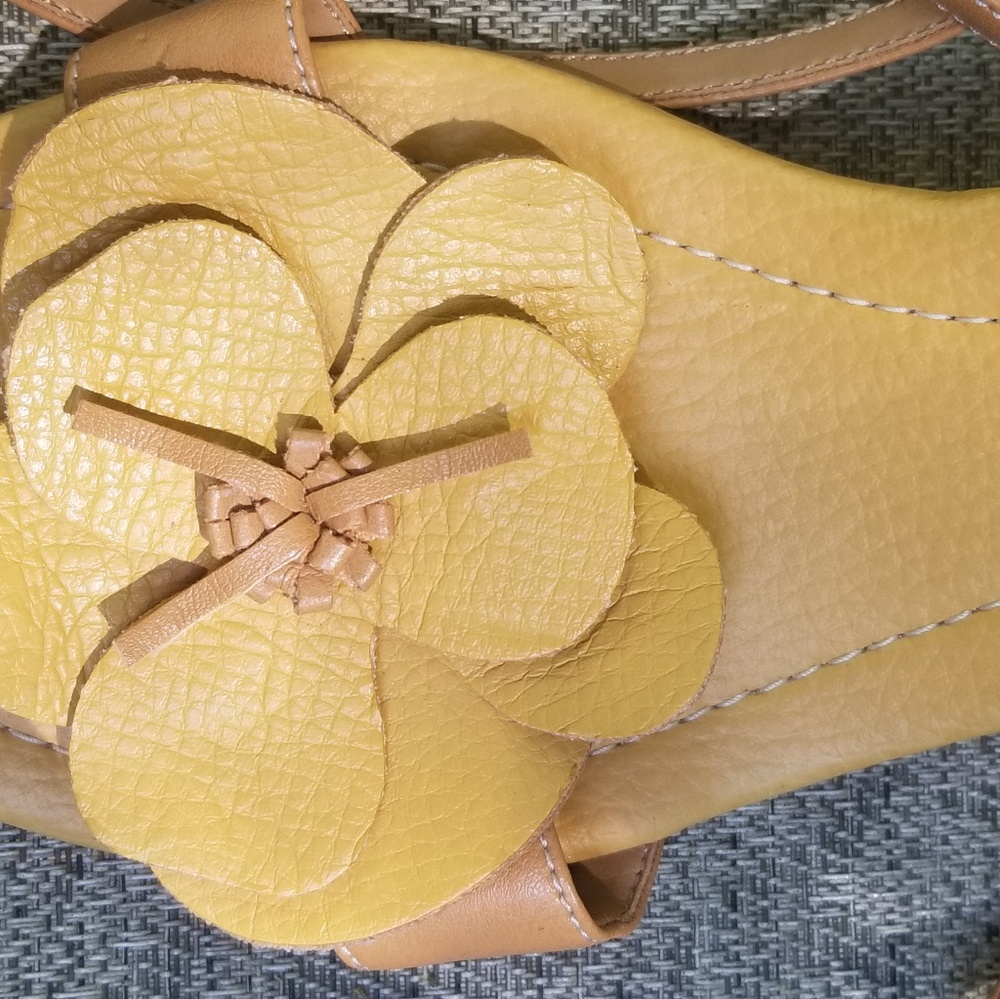 Fioni all leather Italian golden summer wedge sz10 - Picture 6 of 8